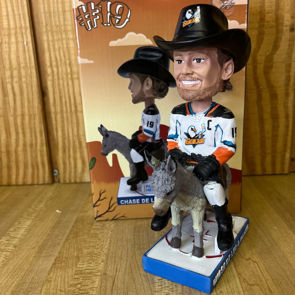 Chase De Leo & Hansel The Donkey Bobble Head SGA
1/13/24 San Diego Gulls